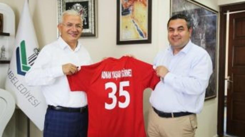 Başkan Adnan Yaşar G&ouml;rmez&rsquo;e 35 Numaralı Forma