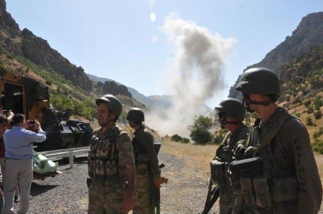 Hakkari-Çukurca Karayoluna  Bırakılan Patlayıcı Imha Edildi