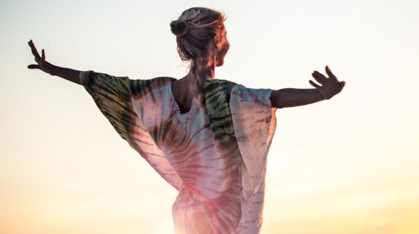 Plajda sa&ccedil;larınızla da t&uuml;m bakışları &uuml;zerinize &ccedil;ekin