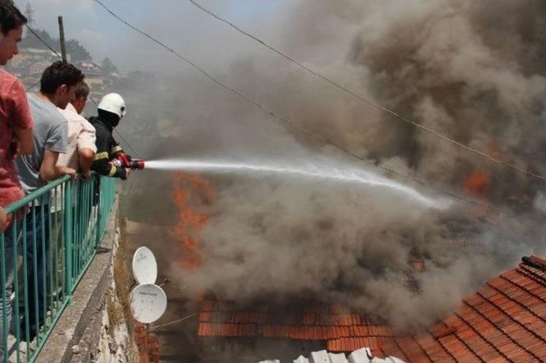 Eniştesine Sinirlenen Baldız Evi Yaktı