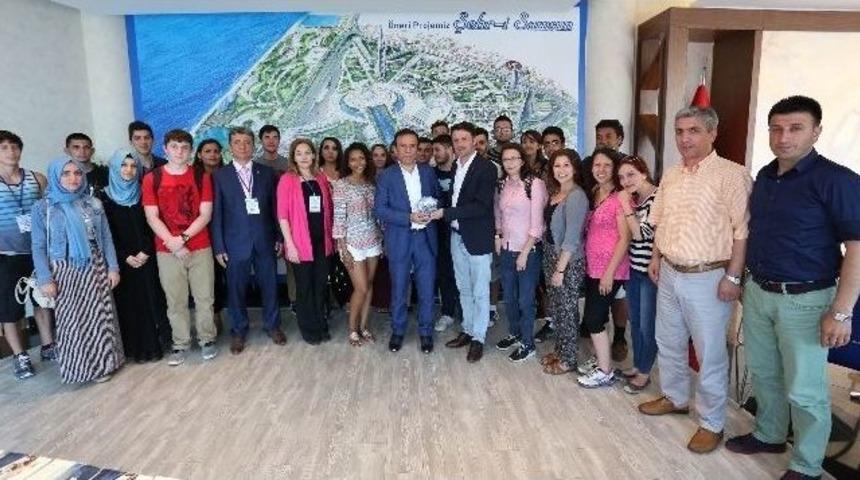 Gen&ccedil;&rsquo;e Amerikalı Misafir