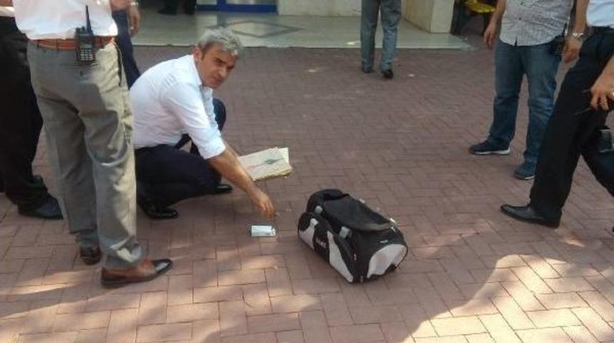 Gebze H&uuml;k&uuml;met Konağı Girişine Bırakılan &Ccedil;antadan Kuran &Ccedil;ıktı