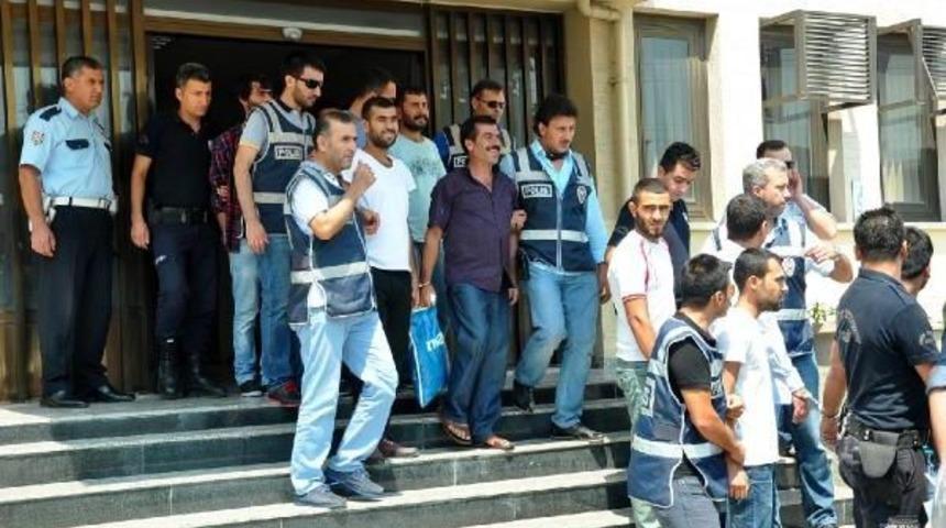 Tarsus'ta, Suru&ccedil; Protestosuna Katılanlar Adliyede