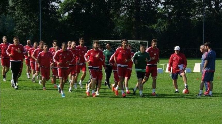 Mersin İdmanyurdu&rsquo;nun Hollanda Kampı S&uuml;r&uuml;yor