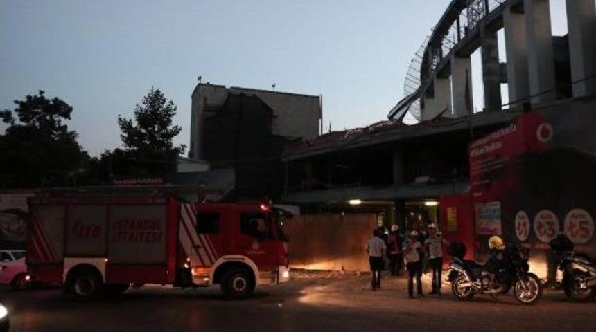 Vodafone Arena'nın &Ccedil;atı Iskeleti D&uuml;şt&uuml;: 2 Yaralı