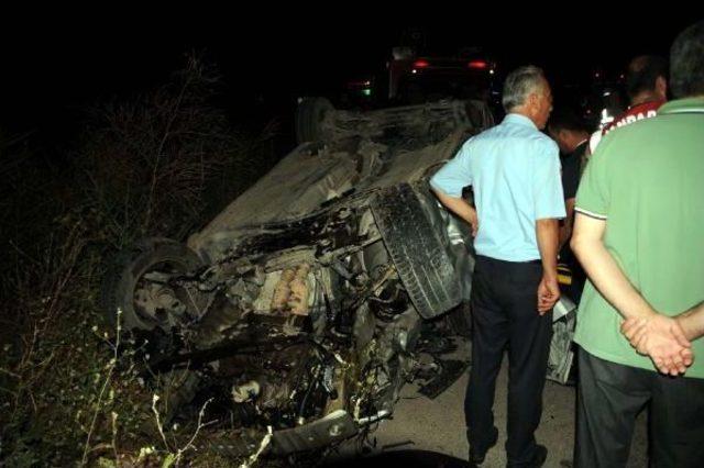 Tokat'ta 2 Otomobil Kafa Kafaya Çarpıştı: 2 Ölü, 5 Yaralı