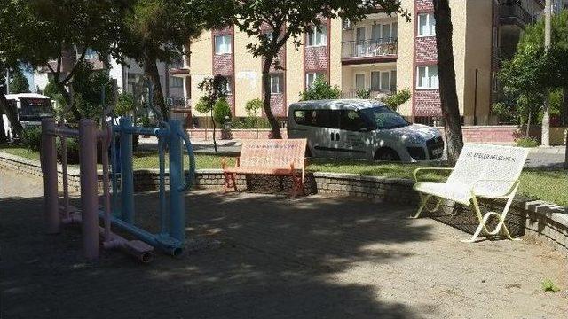 Efeler Belediyesi Eski Parkları Yeniliyor