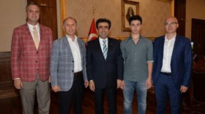 Medical Park Hastaneleri Y&ouml;netim Kurulu Başkanı&rsquo;ndan Vali G&uuml;zeloğlu&rsquo;na Ziyaret