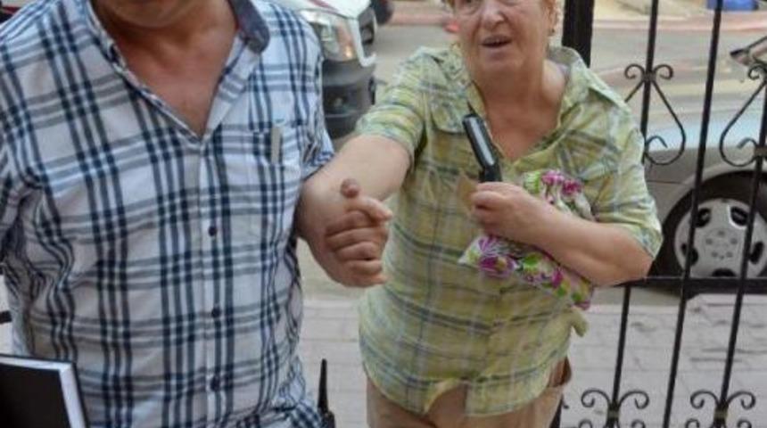 Evine Gelen Dolandırıcılara 28 Bin Lirayı Eliyle Teslim Etti