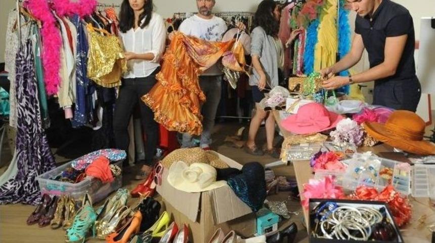 T&uuml;rkan Şoray&rsquo;ın Filmine Bir Tır Kost&uuml;m Hazırlandı