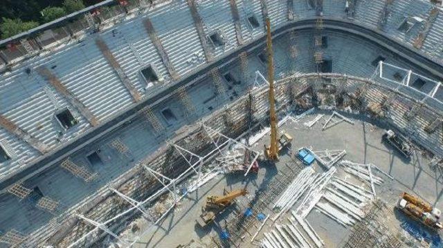 Beşiktaş Stadının Çatı Iskeleti Hasar Gördü