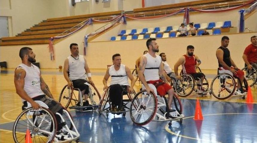 Tekerlekli Sandalye Basketbol Milli Takımı Balıkesir&rsquo;de Kampa Girdi