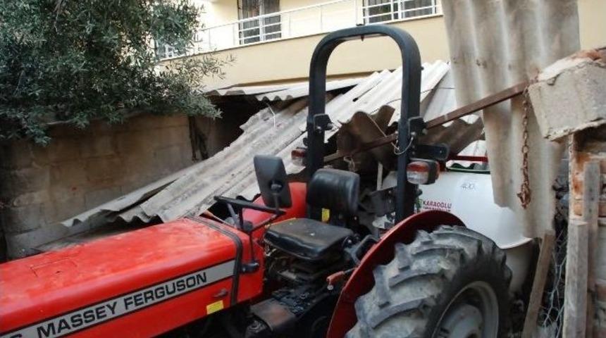 Trakt&ouml;r&uuml;n Altında Kalan Şahıs Ayağından Yaralandı