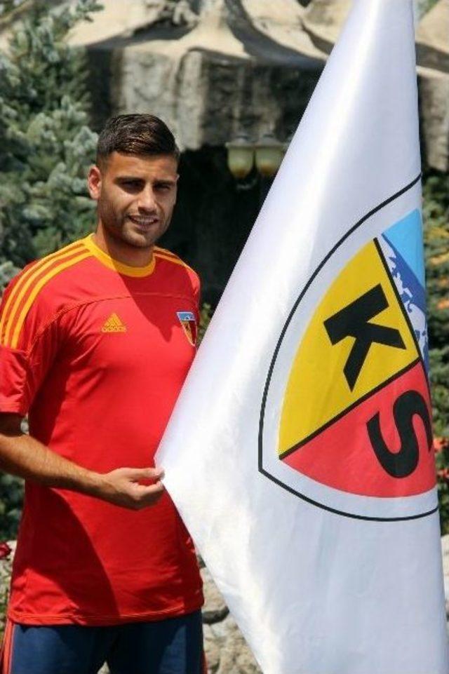 Kayserispor, Deniz Türüç İle 3 Yıllığına Anlaştı