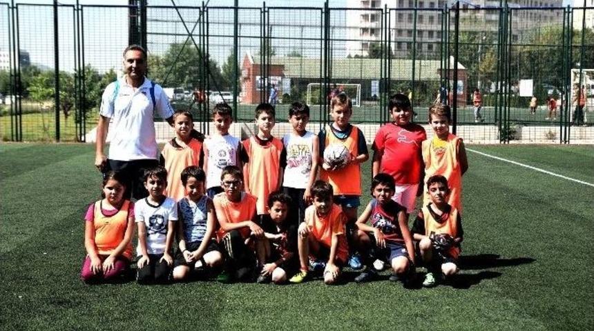 &Ccedil;ocuklar Tatilini Yaz Okulunda Değerlendiriyor