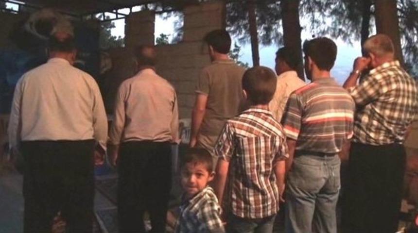 İmama Kızdılar Camiyi Terk Ettiler