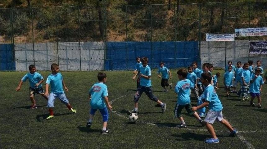 &Uuml;mraniye&rsquo;de Binlerce &Ouml;ğrenci Spor Yapıyor