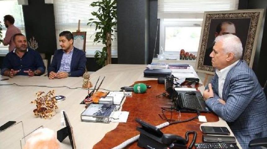 Bursaspor Y&ouml;netiminden Mustafa Bozbey'e Teşekk&uuml;r Ziyareti