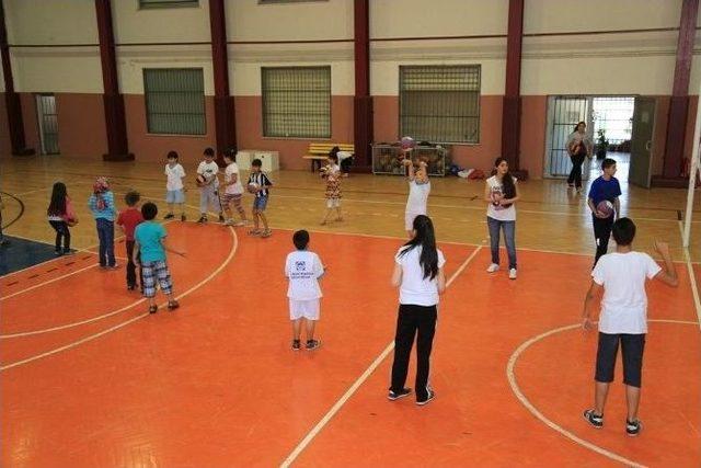 Melikgazi Belediyespor Kulübü’nde Geleceğin Voleybolcuları Yetişiyor