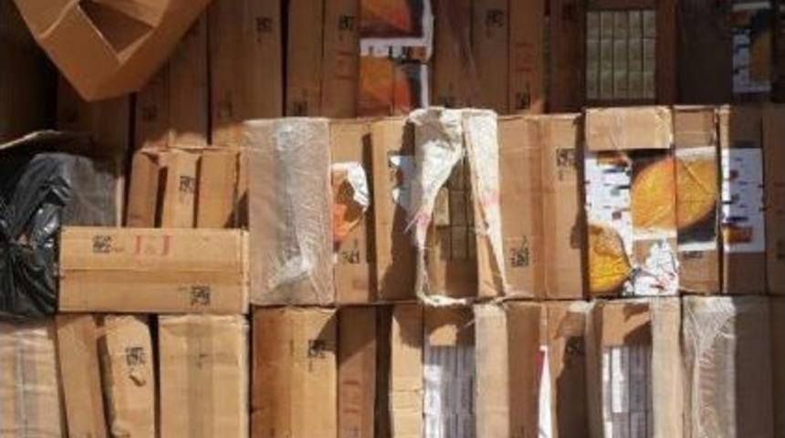 Bitlis'te Tır'dan 477 Bin Ka&ccedil;ak Sigara &Ccedil;ıktı