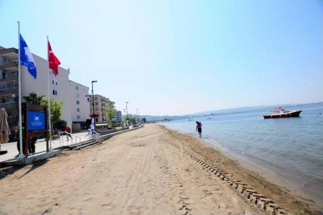 Çanakkale'de 'barış Plajı'na Törenle 'mavi Bayrak Dikildi