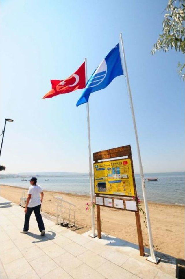 Çanakkale'de 'barış Plajı'na Törenle 'mavi Bayrak Dikildi