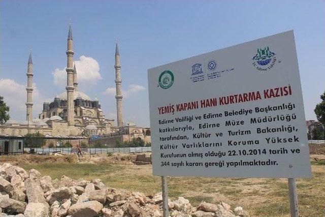 Edirne’de 50 Mahkum Selimiye Camii Meydan Kazısında Görev Yapıyor