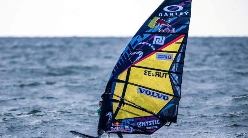 R&uuml;zgarın Kızı D&uuml;nya Birincisi Oldu