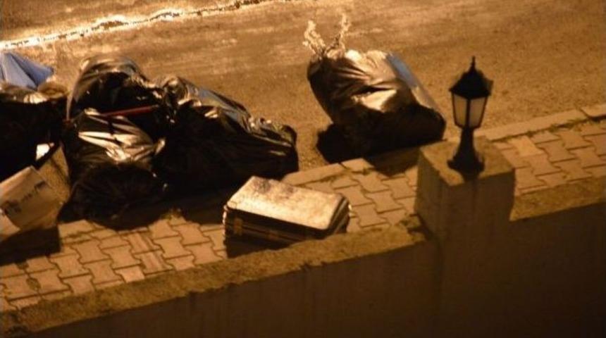 &Ccedil;&ouml;pe Atılan Bavul Paniğe Neden Oldu