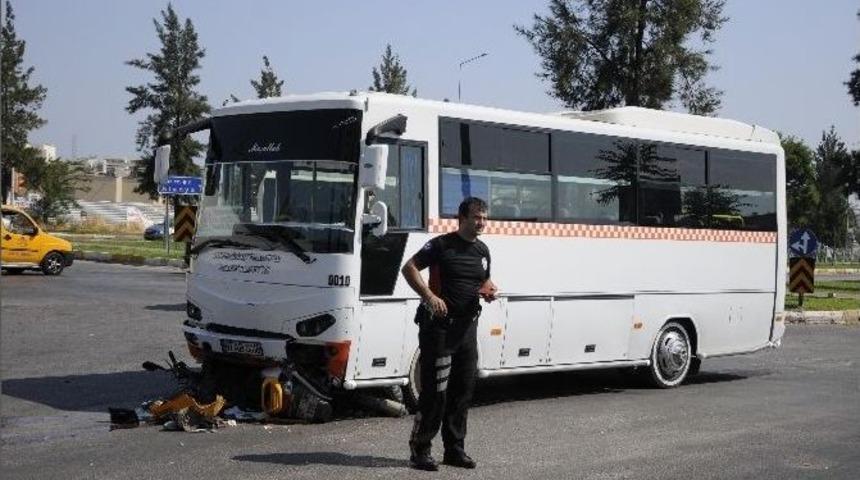 Motosiklet Hurdaya Döndü: 1 Ağır Yaralı