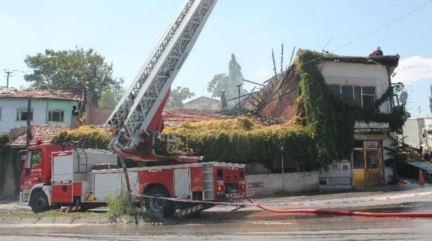 Başkent&rsquo;te İ&ccedil;i K&ouml;pek Dolu Binada Yangın &Ccedil;ıktı