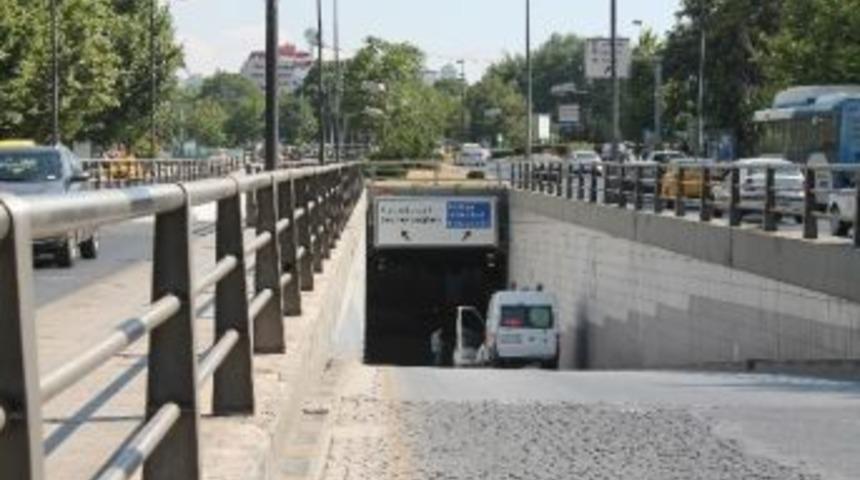 Başkent&rsquo;te Ş&uuml;pheli Ara&ccedil; Polisi Harekete Ge&ccedil;irdi