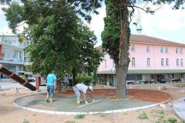 Kazımpaşa Mahalle Meydanında Çalışmalar Sürüyor