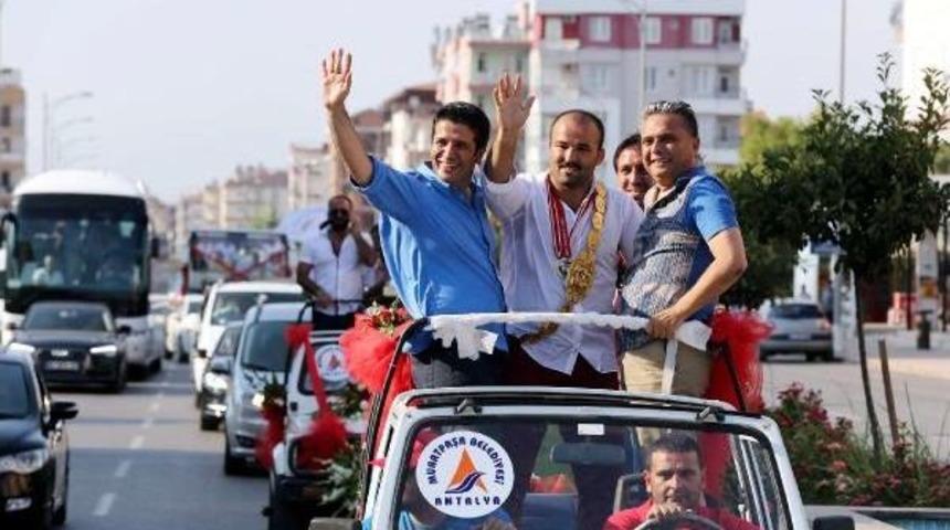 Başpehlivan Okulu, Memleketinde Konvoyla Karşılandı