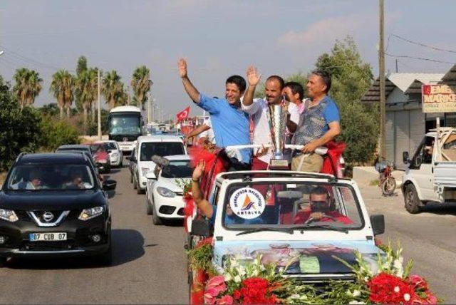 Başpehlivan Okulu, Memleketinde Konvoyla Karşılandı