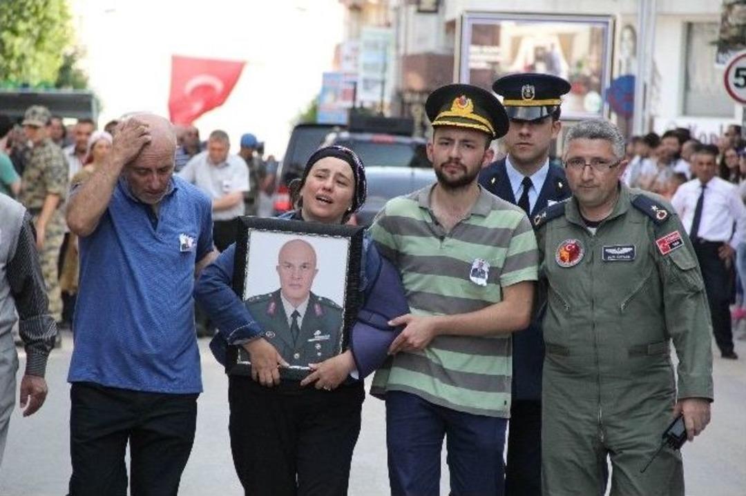 Şehit Binbaşının Eşi: &ldquo;dimdik Ayaktayız"