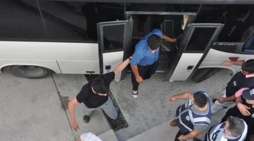 Pkk Operasyonunda G&ouml;zaltına Alınan 14 Kişi Adliyeye &Ccedil;ıkartıldı