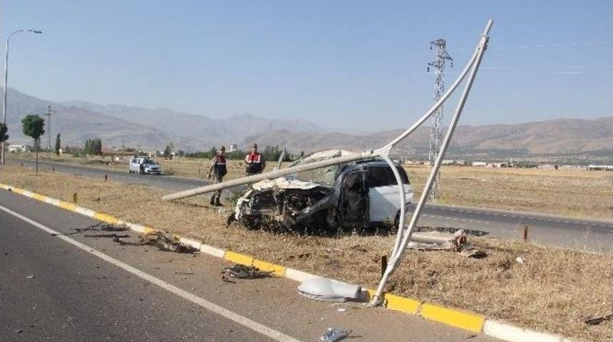 Otomobil Takla Attı: 5 Yaralı