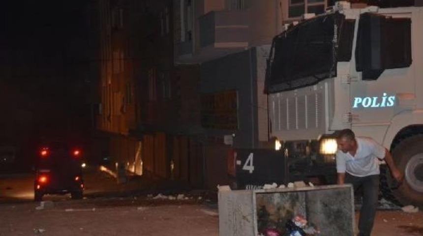 Doğubayazıt'ta Yol Kapatan Gruba M&uuml;dahale