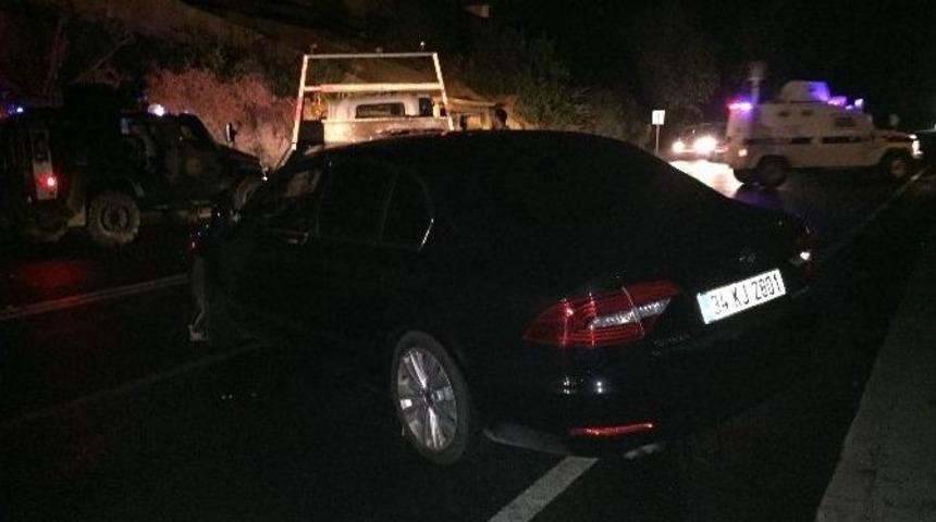 Diyarbakır&rsquo;da Seyir Halindeki Otomobile Molotof Atıldı