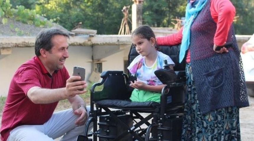 Yaren&rsquo;e Ak&uuml;l&uuml; Aracını İhlas Holding Hediye Etti