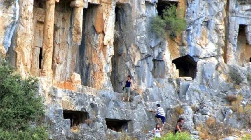 Dalyan'daki Tarihi Kaya Mezarları Tel &Ouml;rg&uuml;yle Korunacak