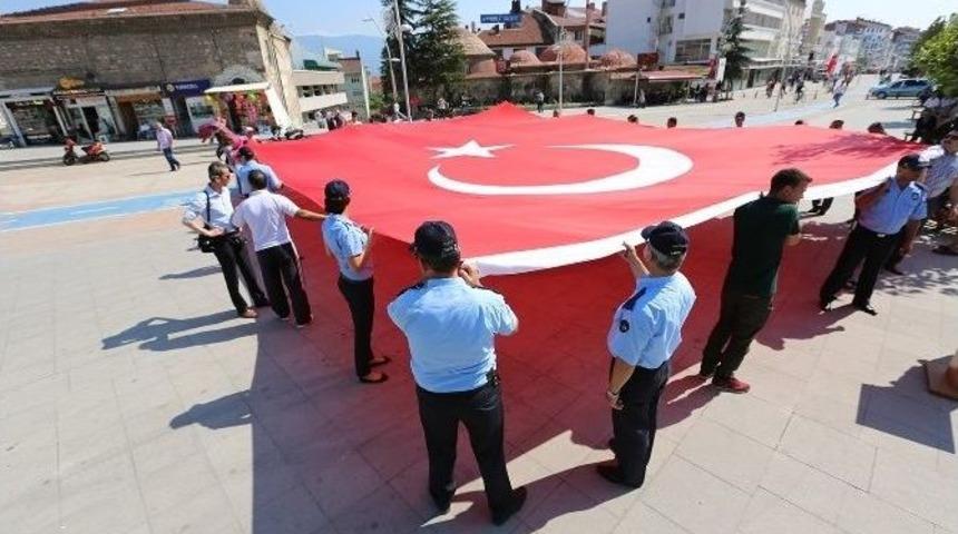 Bolu&rsquo;dan Sarıkamış&rsquo;a 96 M2 Dev T&uuml;rk Bayrağı G&ouml;nderildi