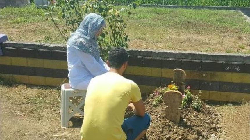 Kenan Sofuoğlu, Oğlunun Mezarı Başından Fotoğraf Paylaştı