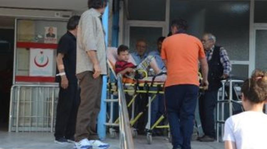 &Uuml;zerine Bastığı Yılan Soktu