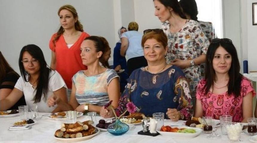 Başkan Yardımcısı Uygur, Hanımlar Lokali&rsquo;nin &Uuml;yeleriyle Bir Araya Geldi