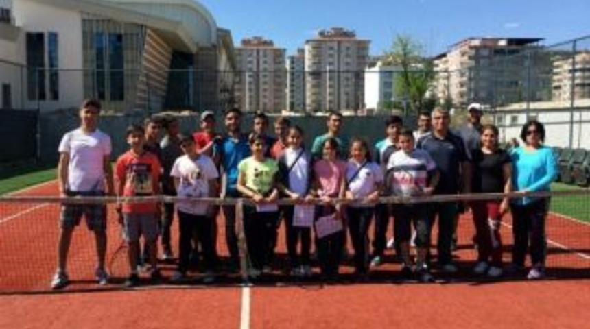 Adıyamanlı Tenis&ccedil;iler T&uuml;rkiye Şampiyonasına Hazır