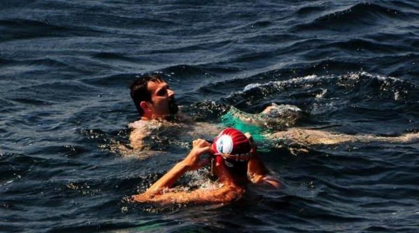 İngiliz Y&uuml;z&uuml;c&uuml; Walker'dan Chp'li Meclis &Uuml;yesine Yardım Eli