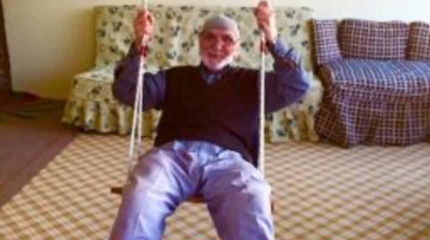 87&rsquo;lik Dedenin Salıncak Keyfi