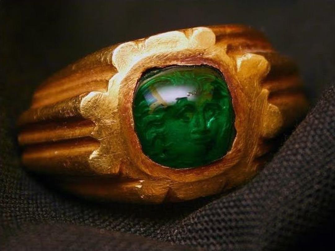 B&uuml;y&uuml;k İskender Motifli Y&uuml;z&uuml;k İle D&uuml;nyanın En Eski Kılıcı Erbaa&rsquo;da